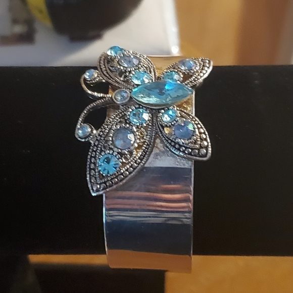 Jewelry - Vintage Blue Butterfly Crystal Silvertone Cuff